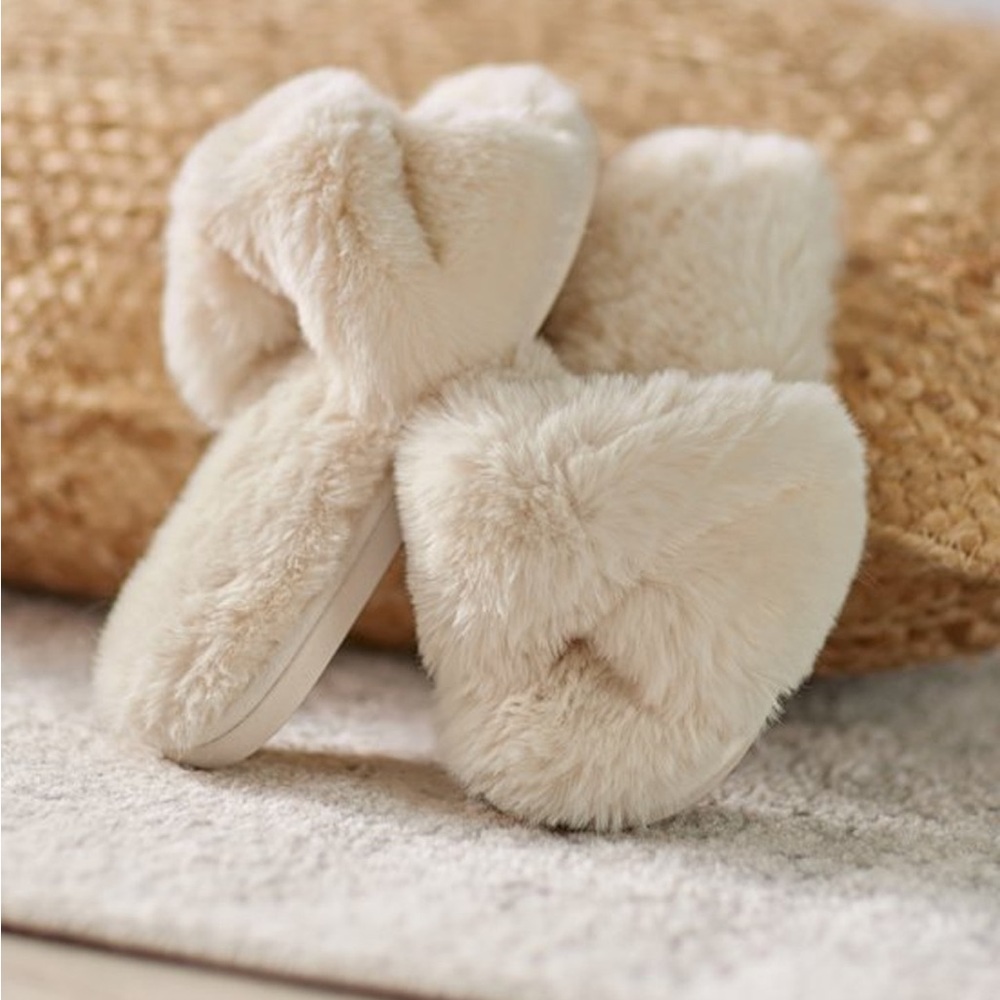 Soft Surroundings Ivory Cream Stowe Slippers Faux‎ Fur Fuzzy Slippers X/XL 9/10